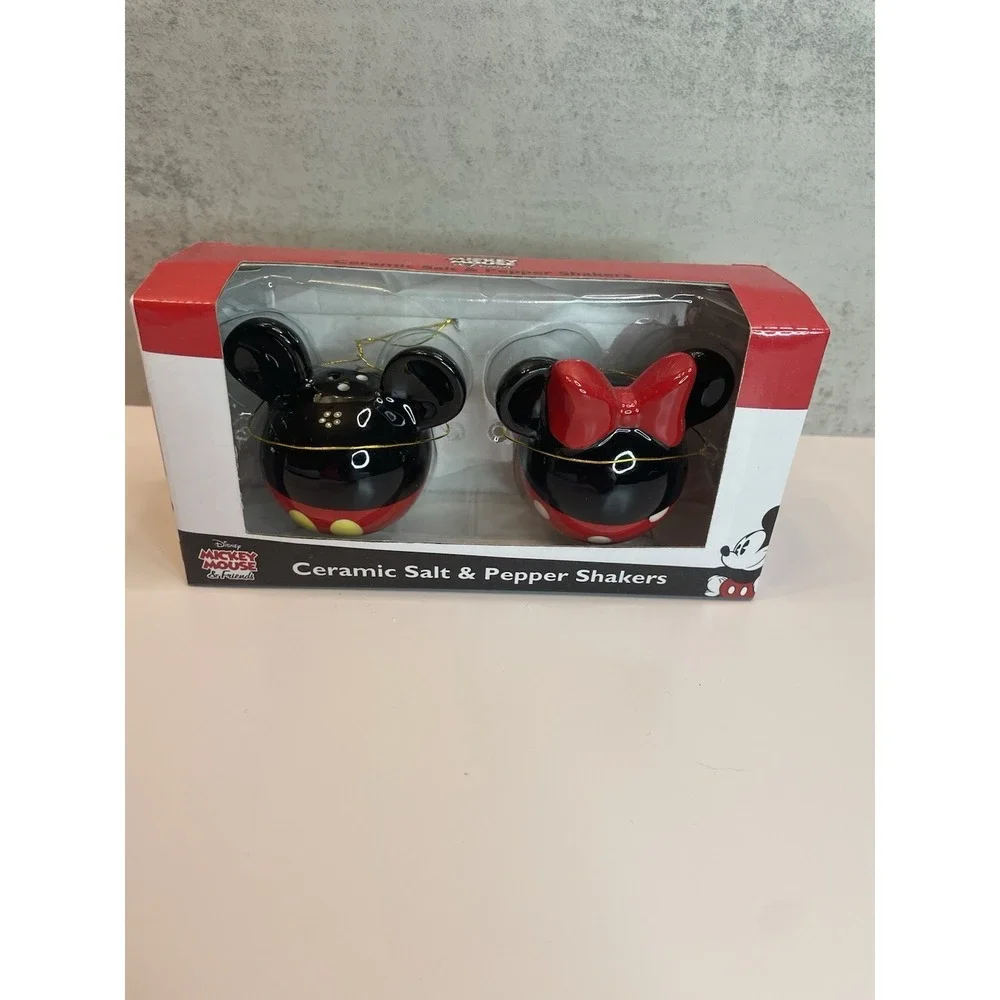 NEW Disney Mickey Mouse And Friends Ceramic Salt & Pepper Shakers Minnie Mouse